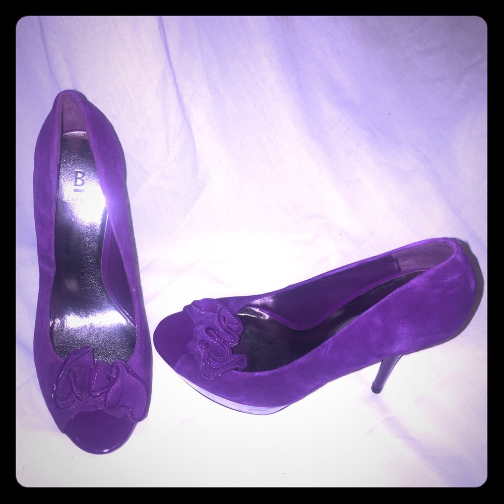 Brand New BAKERS suede ruffled peep toe pumps